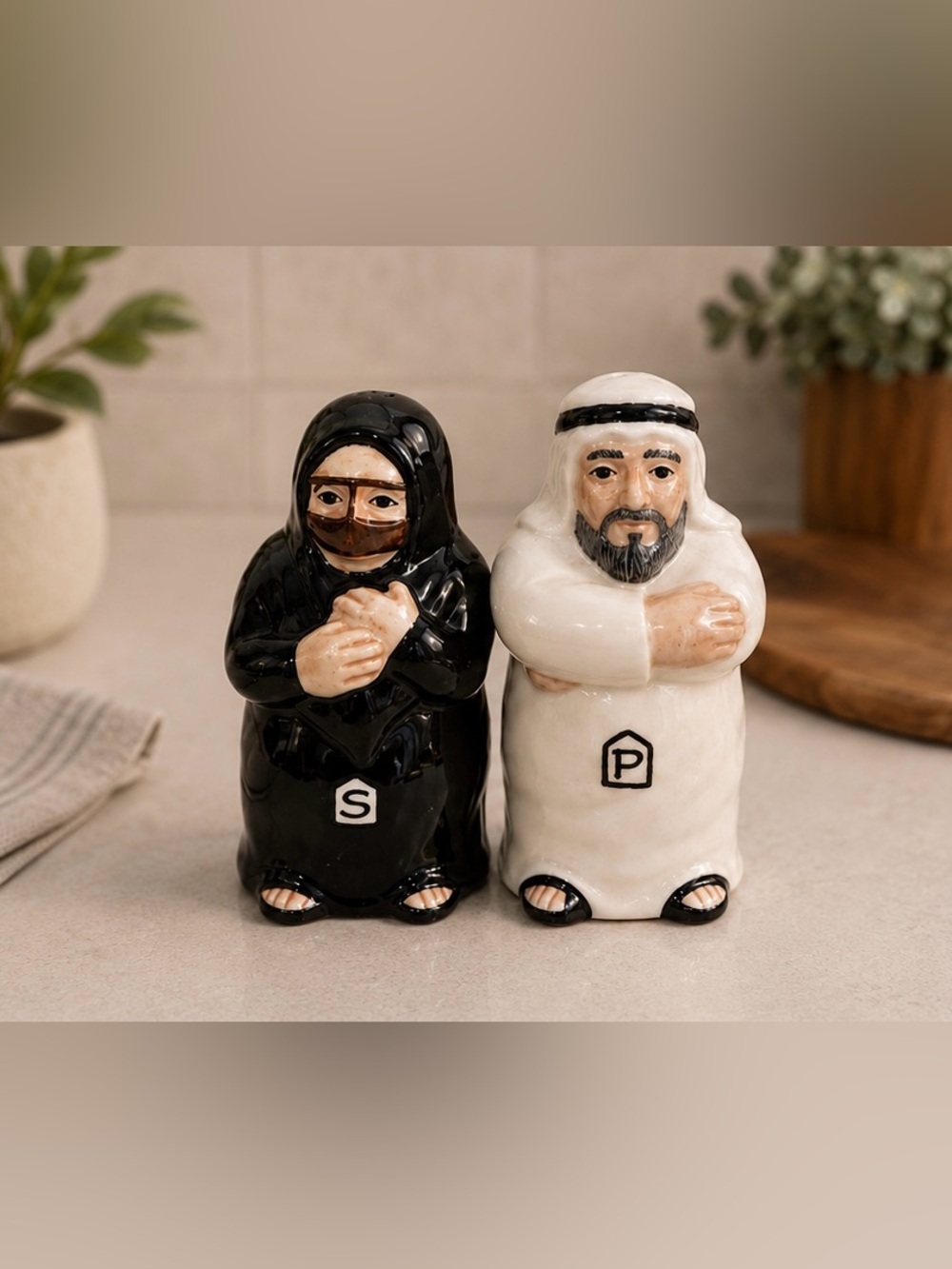 Vintage Muslim Couple Salt & Pepper Shakers Ceramic Kitchen Decor NWT